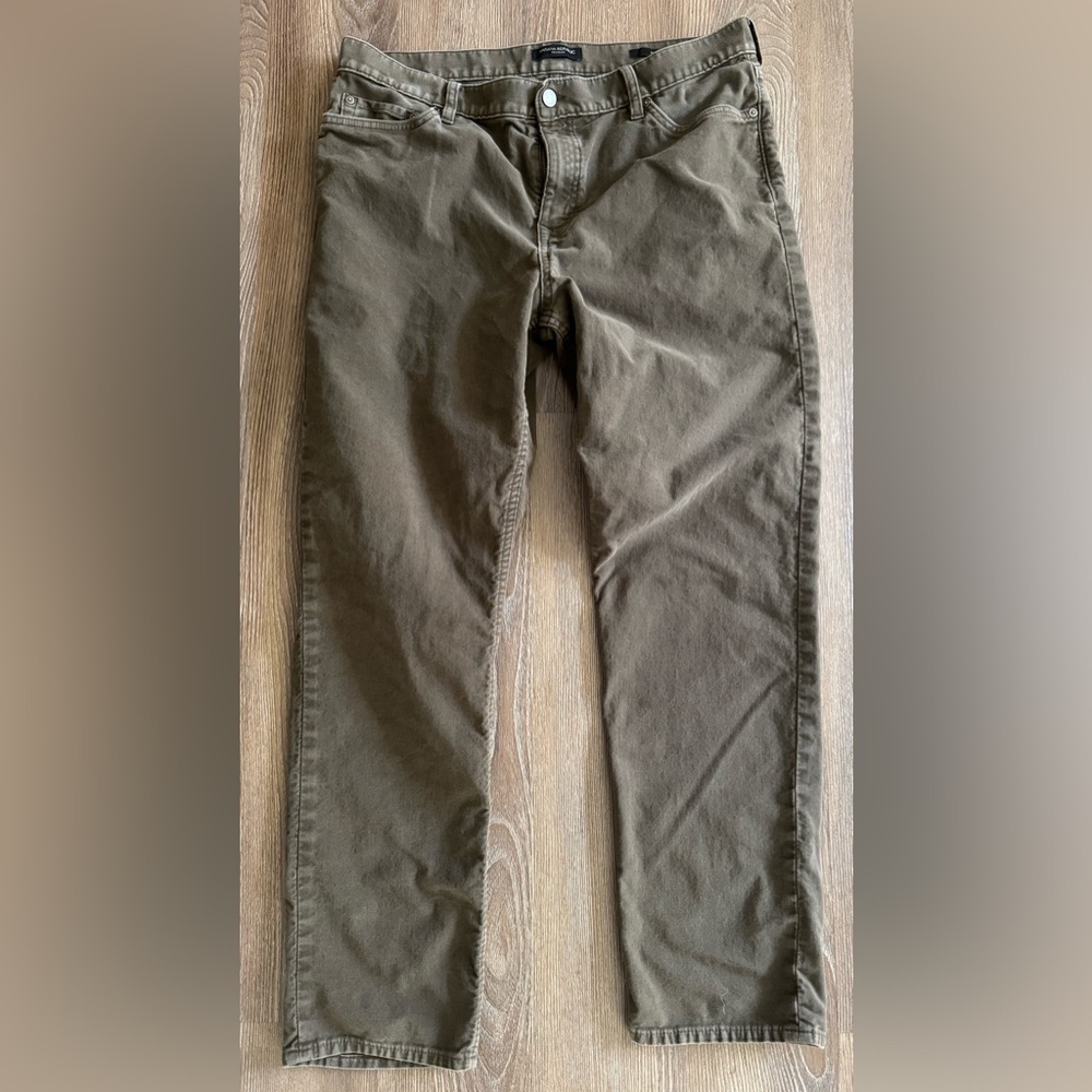 Banana Republic Men’s Brushed Slim Traveler Pants, 36x32, Surplus Olive
